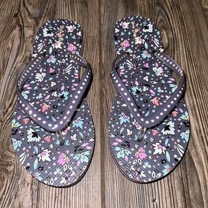 NEW Vera Bradley Grey Floral Flip Flops